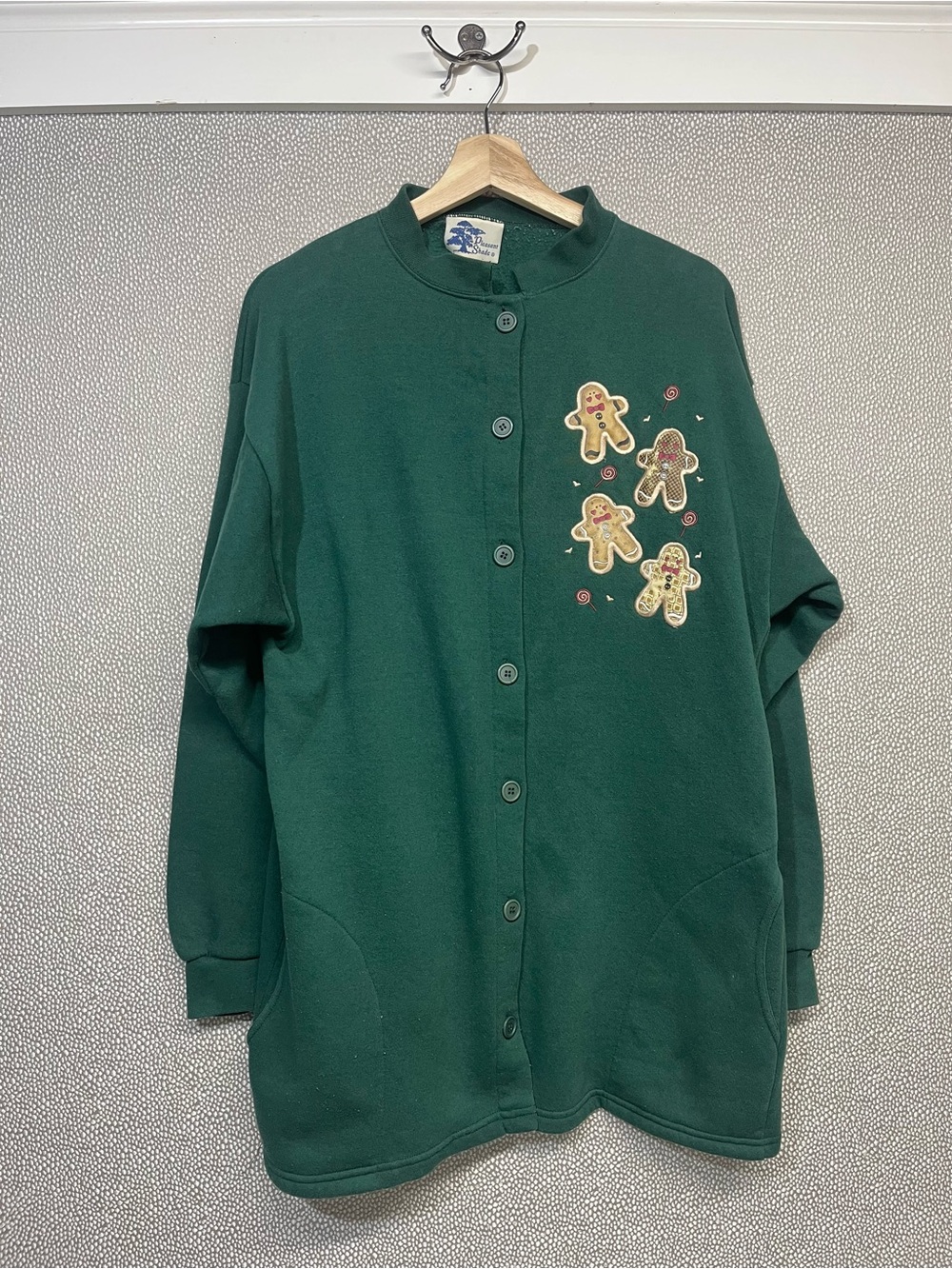 XL Vintage Pleasant Shade Sweatshirt Button-Up with Gingerbread Appliqué